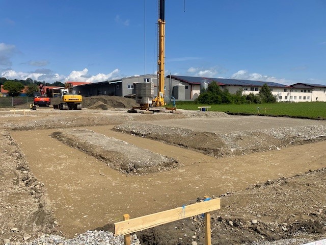 Beispielarbeit von Erdbau Gierlinger Fuhrunternehmen. Bagger. Erdarbeiten. Kieslieferungen - veröffentlicht auf Bauunternehmen.org