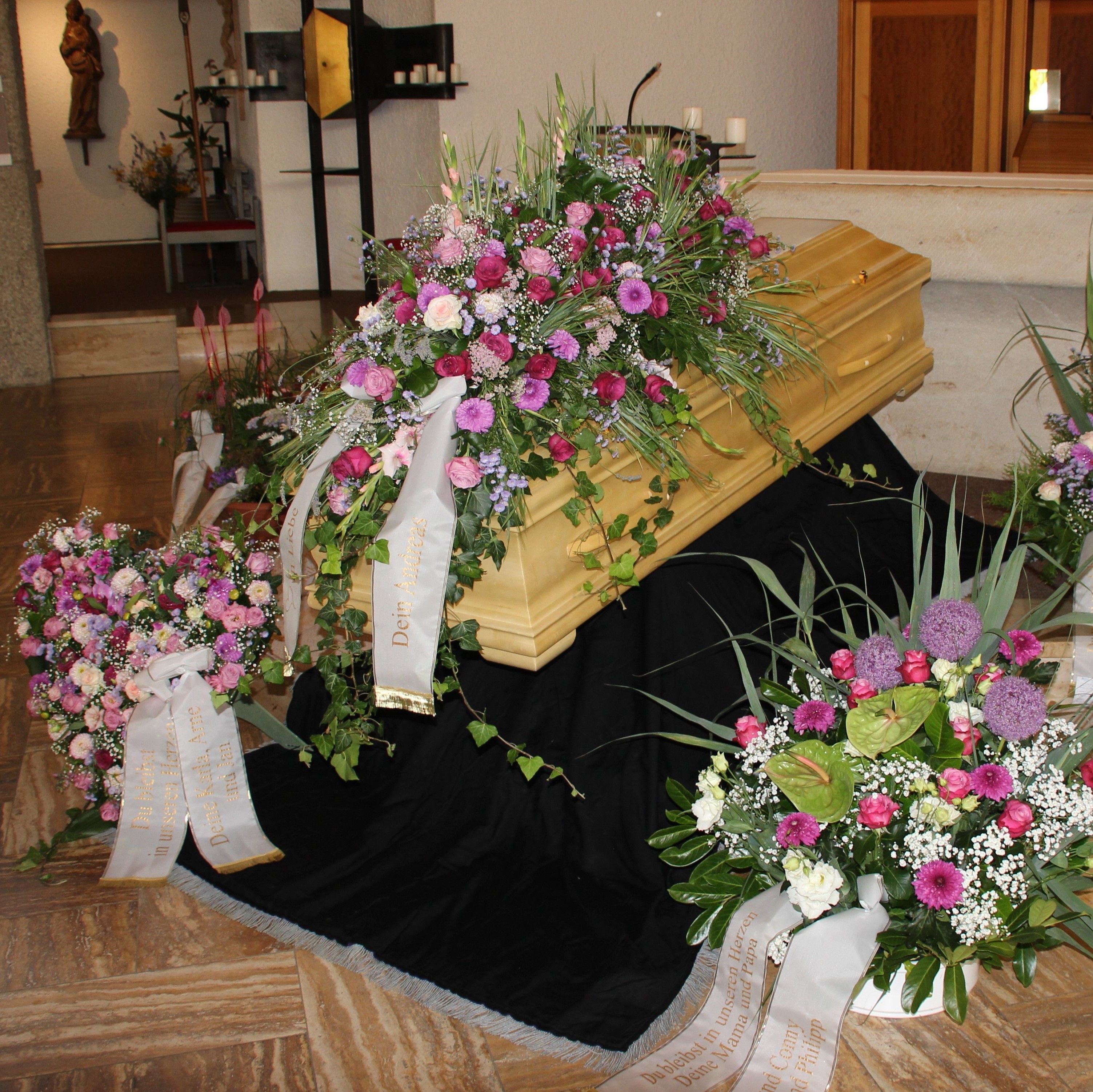 Beispielarbeit von Pusteblume Blumen & Geschenke Erlangen - veröffentlicht auf Gartenbau.org