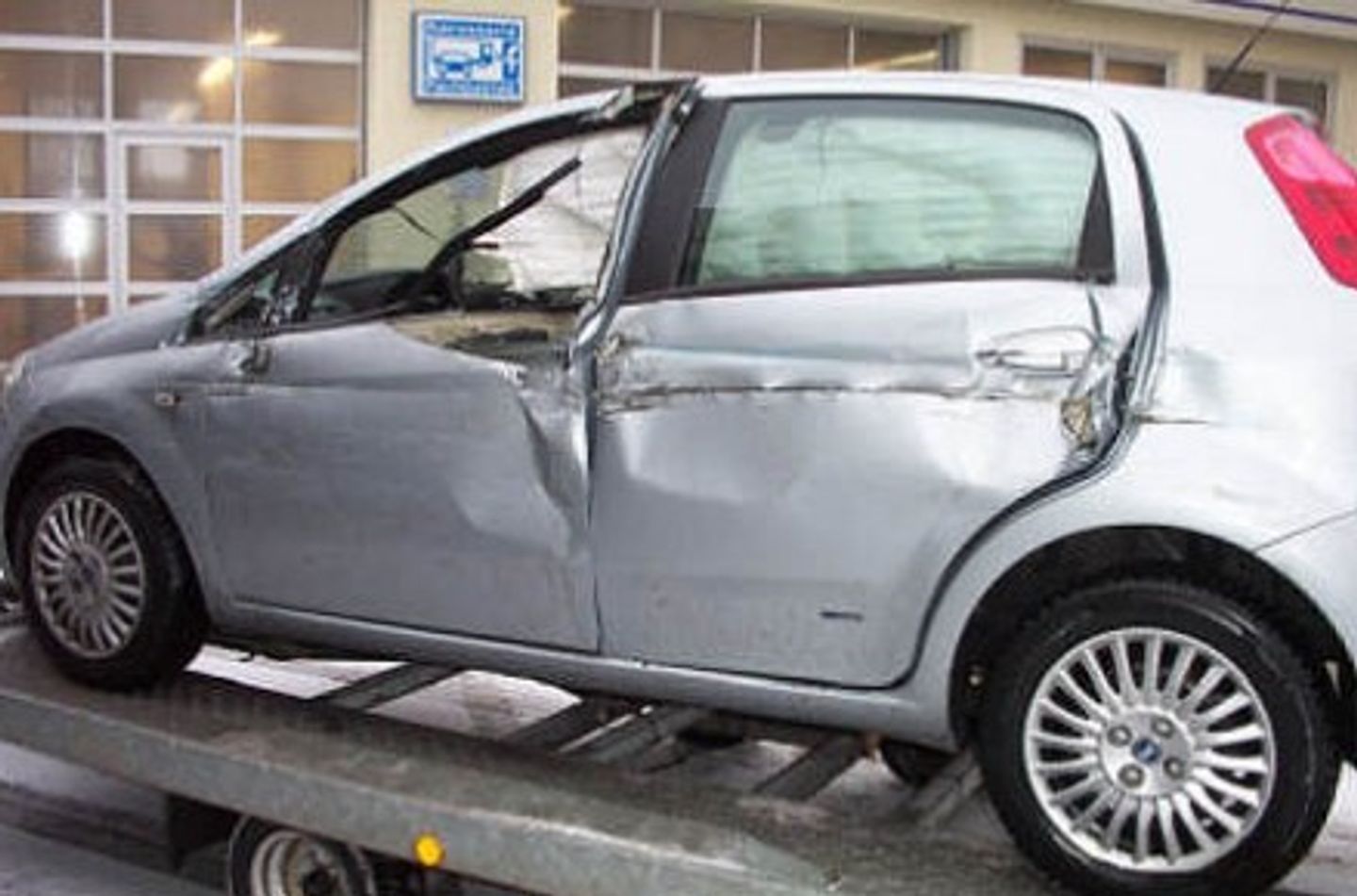 Beispielarbeit von Scholl GmbH Karosserie-Autolackierung - veröffentlicht auf Auto-Werkstatt.de