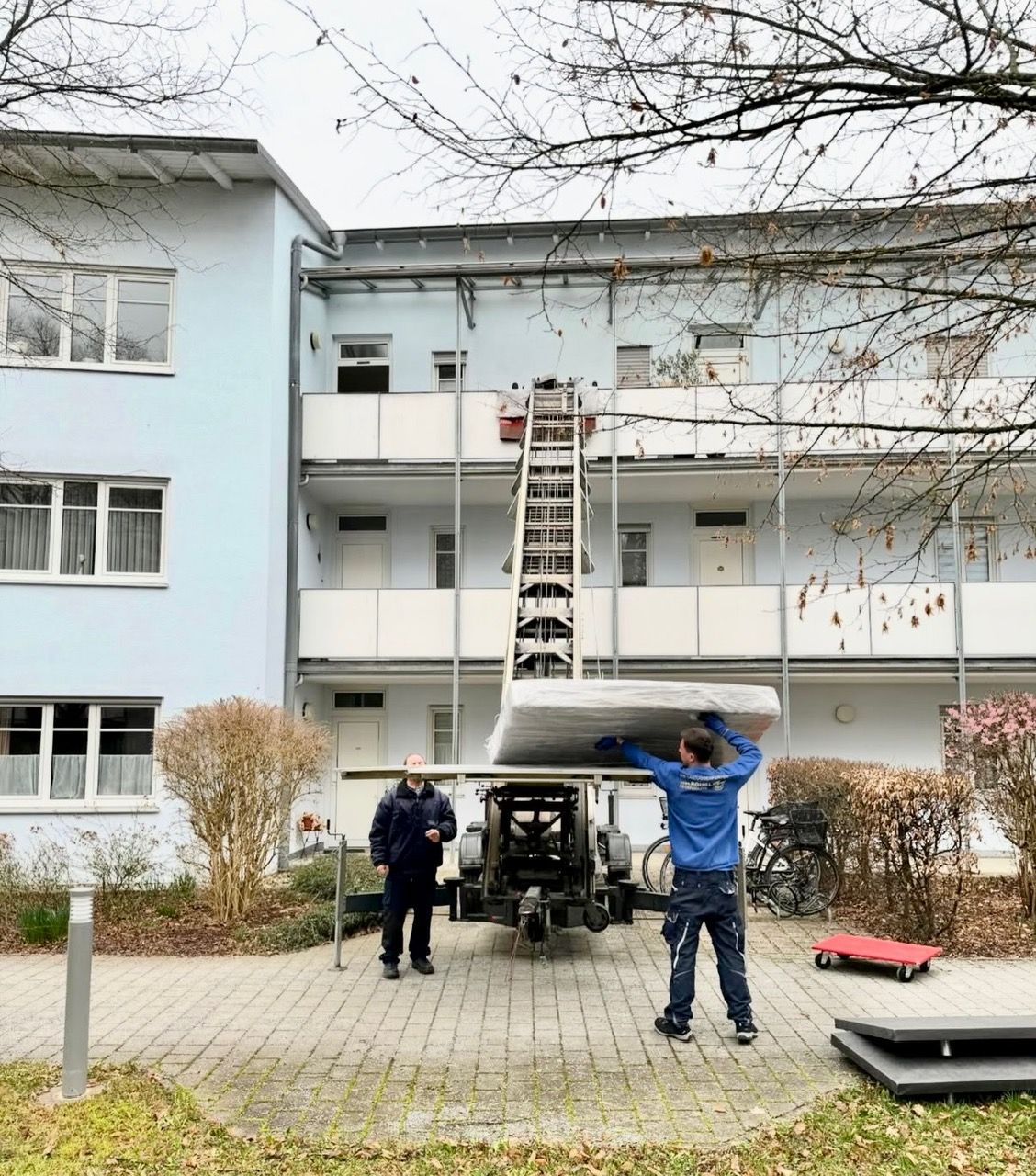 Beispielarbeit von Gebrüder Röhrl / Transport und Umzug - veröffentlicht auf Hausmeisterdienste.net