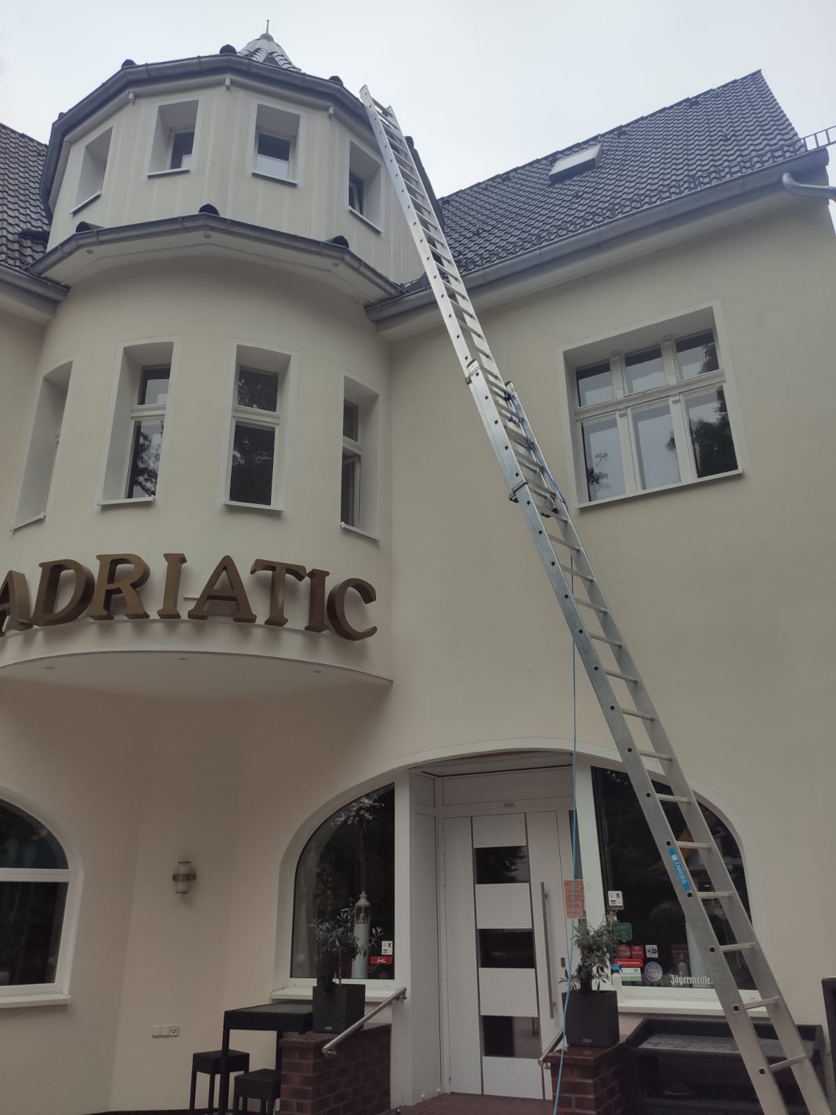 Beispielarbeit von DRB-Dachrinnenreinigung - veröffentlicht auf Dachdecker.com