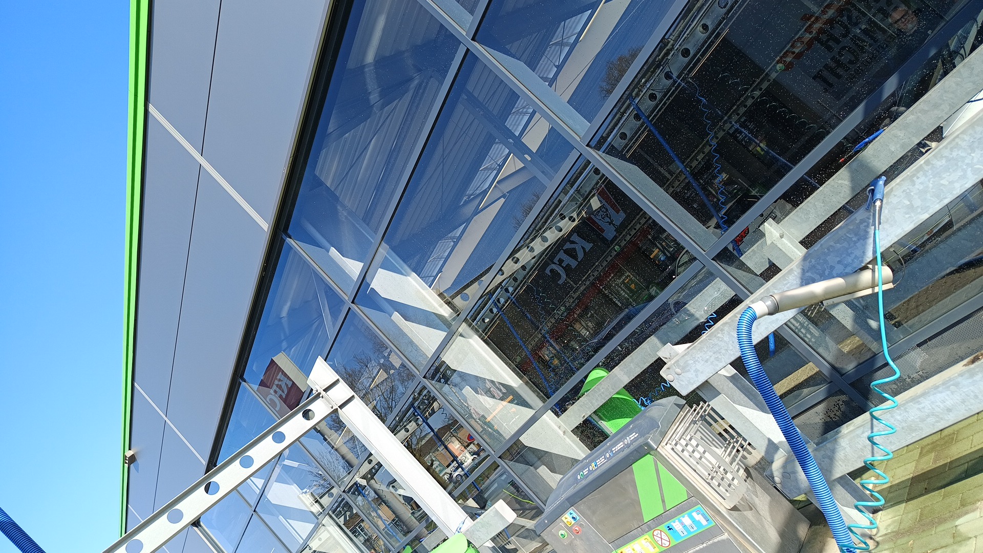 Beispielarbeit von Alpha Cleaning Glas-Gebäudereinigung & Hausmeisterservice - veröffentlicht auf Hausmeisterdienste.net