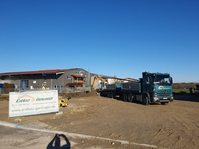 Beispielarbeit von Erdbau Gierlinger Fuhrunternehmen. Bagger. Erdarbeiten. Kieslieferungen - veröffentlicht auf Bauunternehmen.org