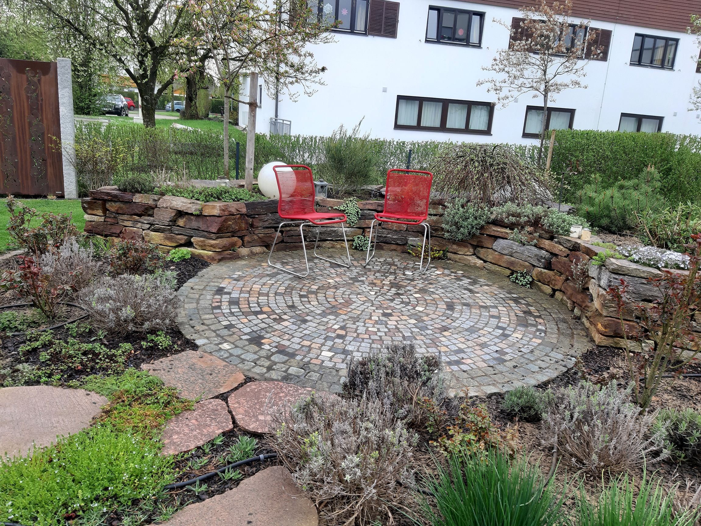 Beispielarbeit von Kamlah Gartengestaltung - veröffentlicht auf Gartenbau.org