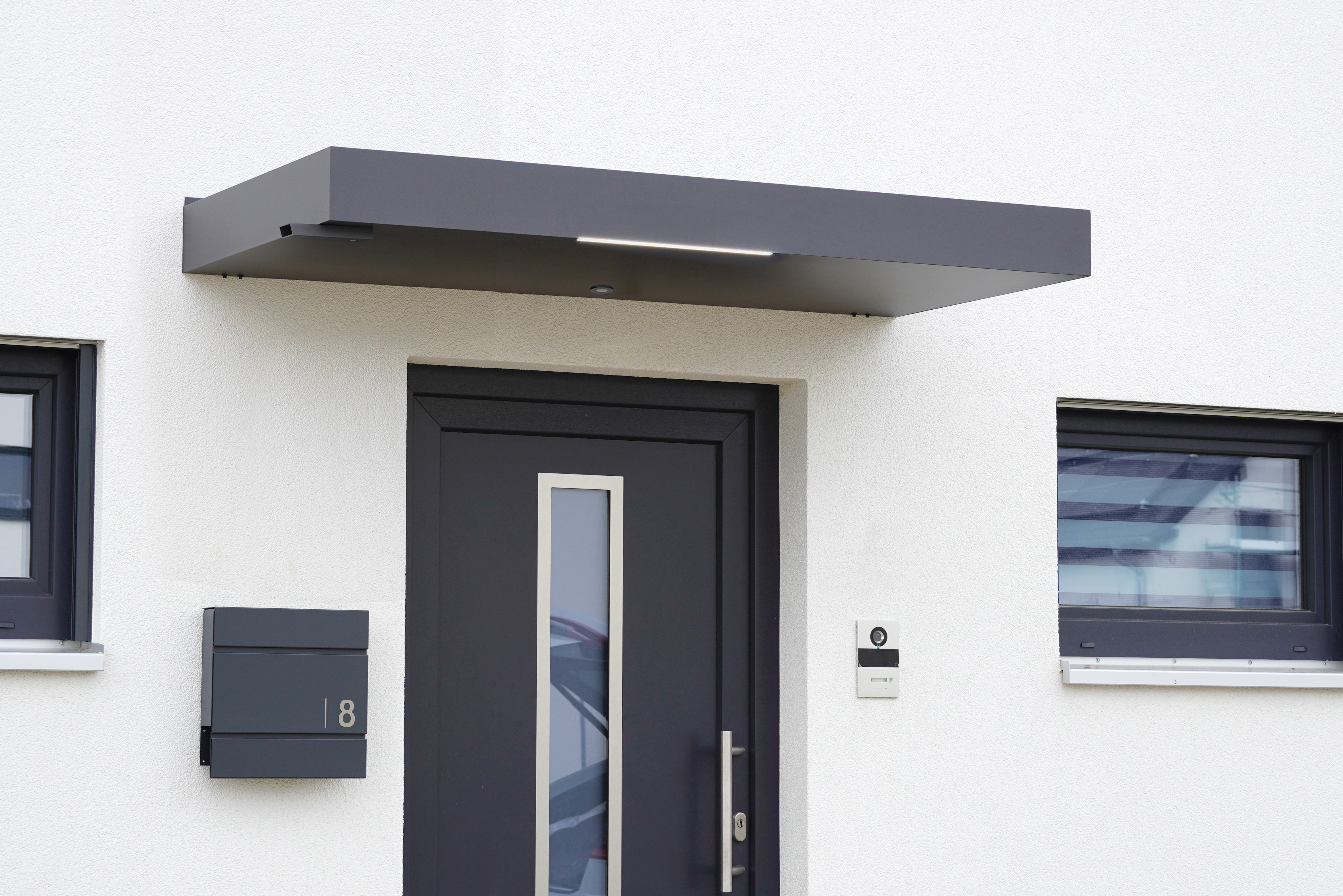 Beispielarbeit von heim-wunder.de - Vordächer, Rollladenantriebe, Smart Home - veröffentlicht auf Dachdecker.com