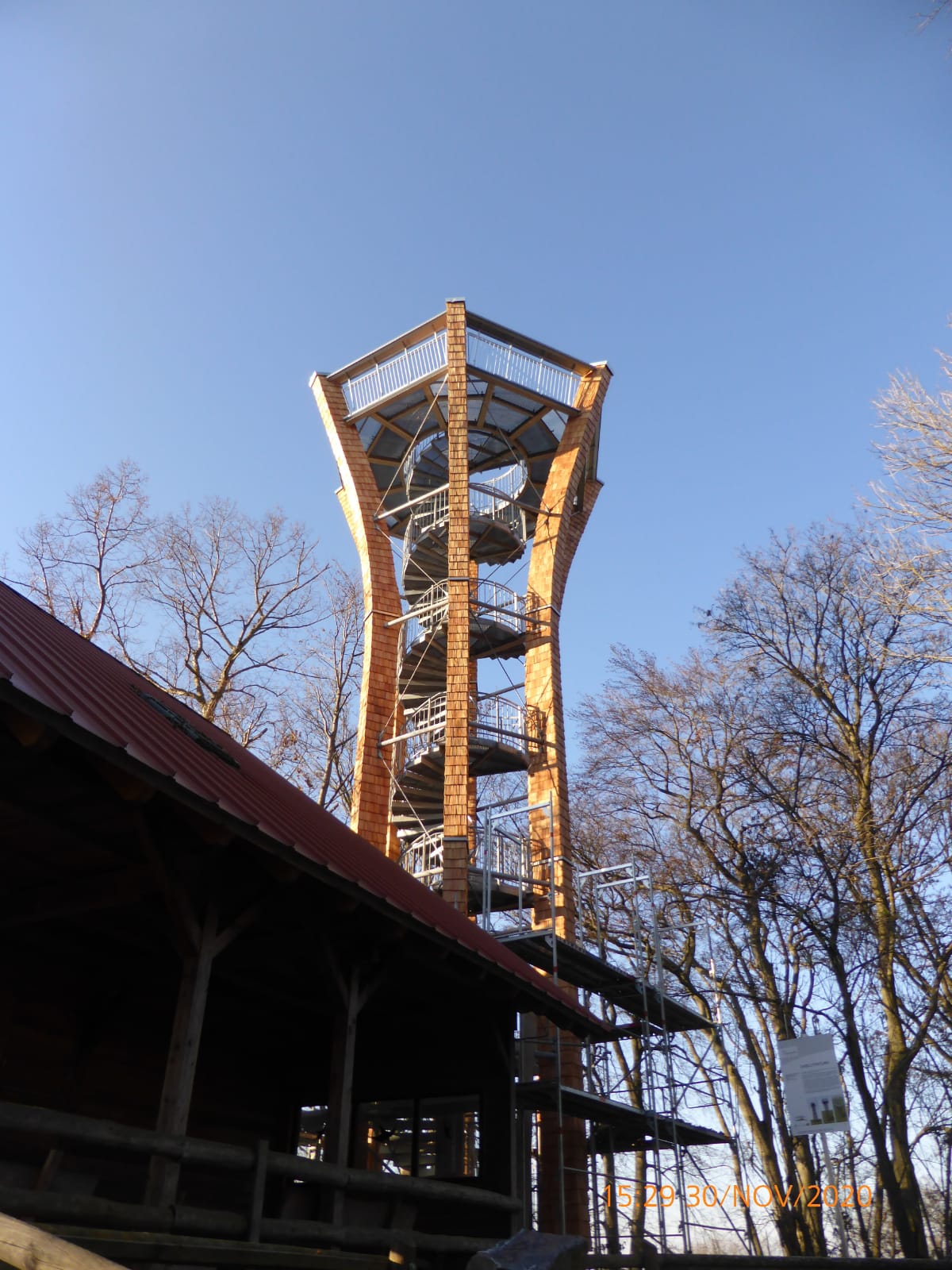 Beispielarbeit von Bayerwald Holzschindeln - veröffentlicht auf Dachdecker.com