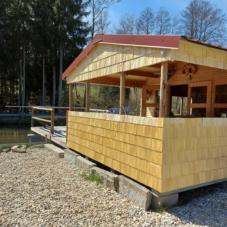Beispielarbeit von Bayerwald Holzschindeln - veröffentlicht auf Dachdecker.com