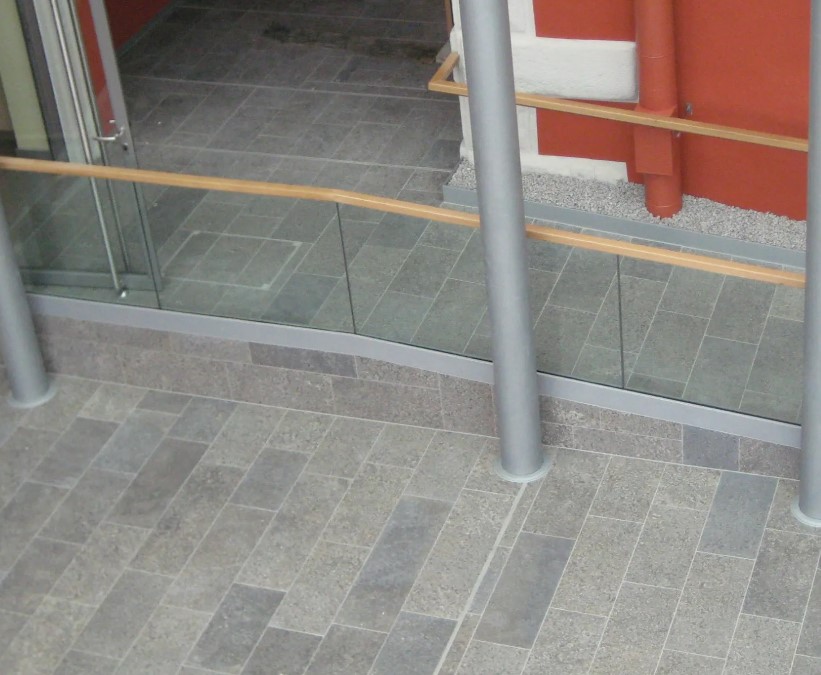 Beispielarbeit von Inau GmbH - Innenausbau Triebes - veröffentlicht auf Fliesenleger.net