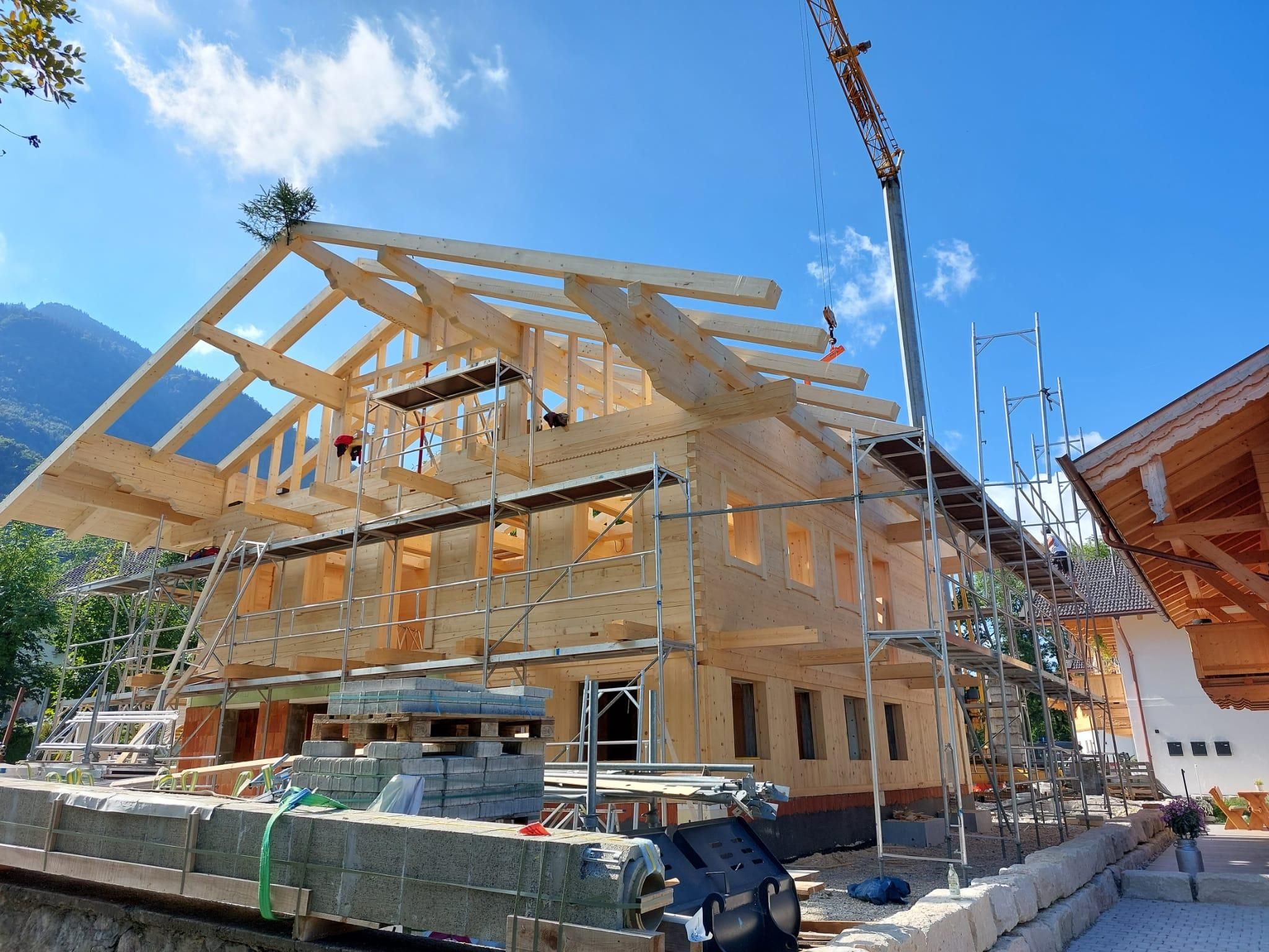 Beispielarbeit von Weiss Holzbau GmbH & Co. KG, Zimmerei, Spenglerei - veröffentlicht auf Bauunternehmen.org